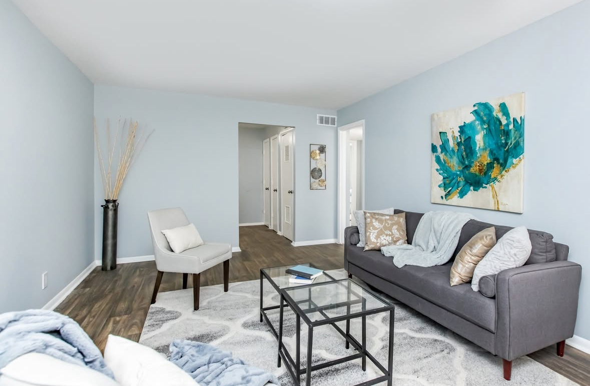 living room at Polaris at Camp Creek located in College Park, GA